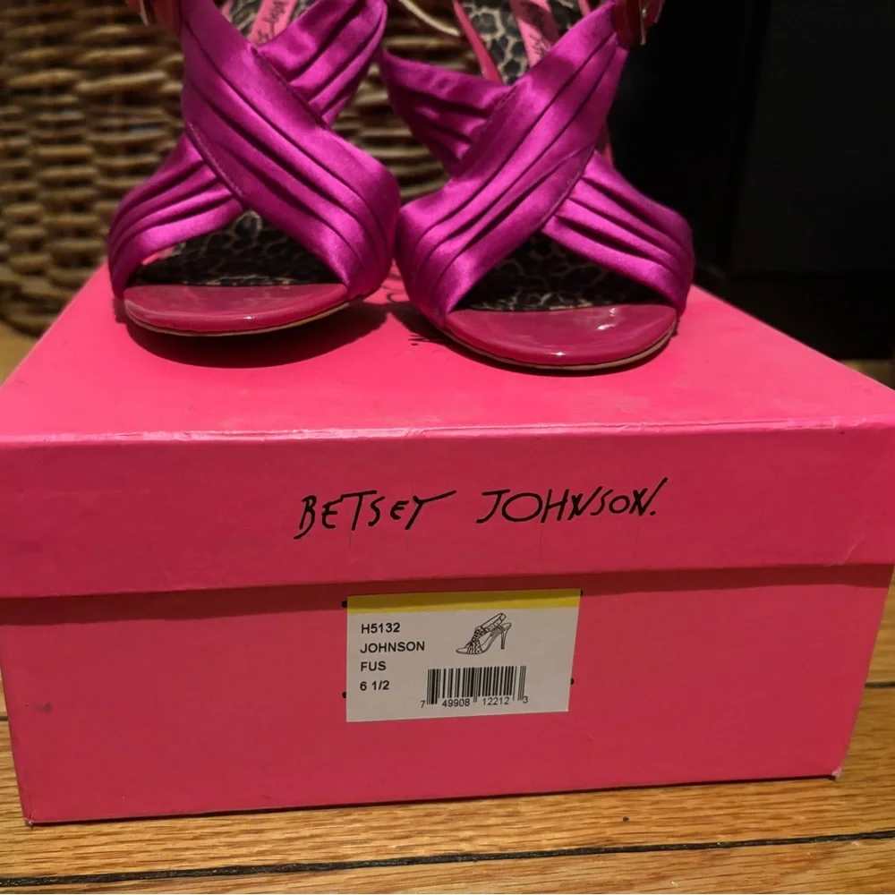 SEXY! Betsey Johnson Hot Pink Satin Crisscross Slingback Heels - Picture 4 of 5